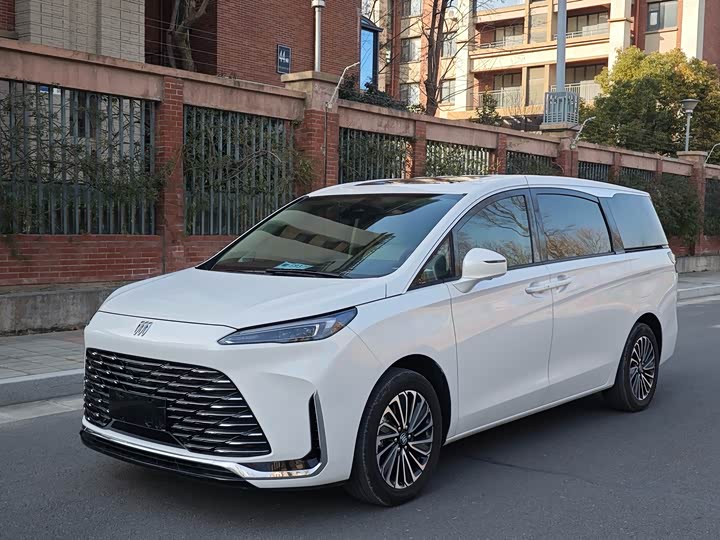 Фото 1 - Buick GL8 Hybrid