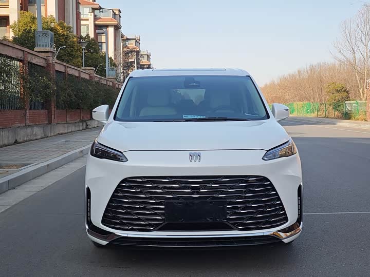 Фото 2 - Buick GL8 Hybrid