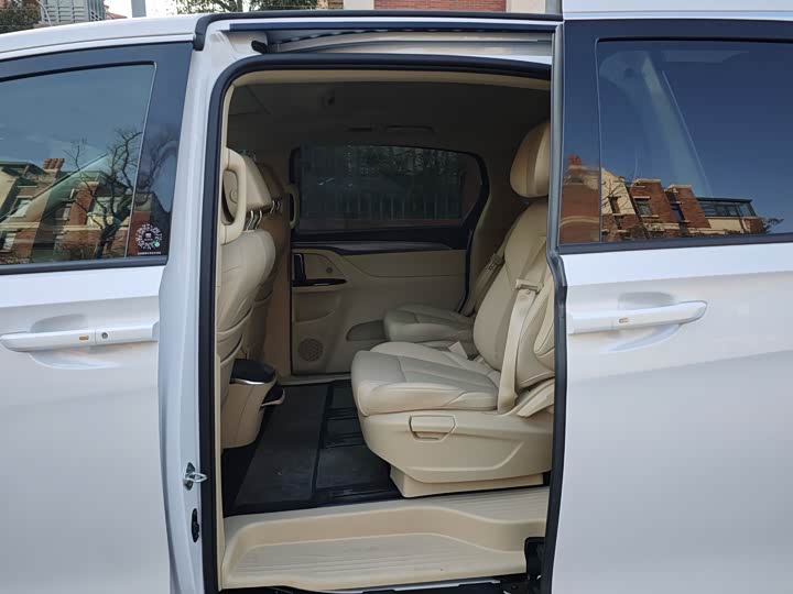 Фото 5 - Buick GL8 Hybrid