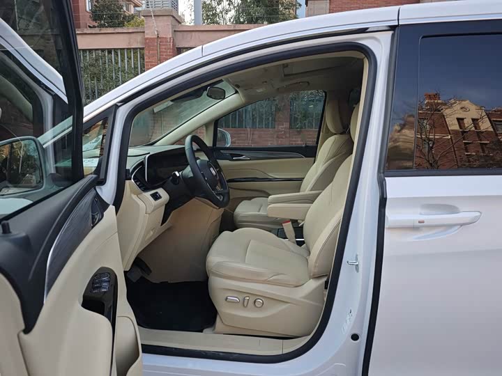 Фото 6 - Buick GL8 Hybrid