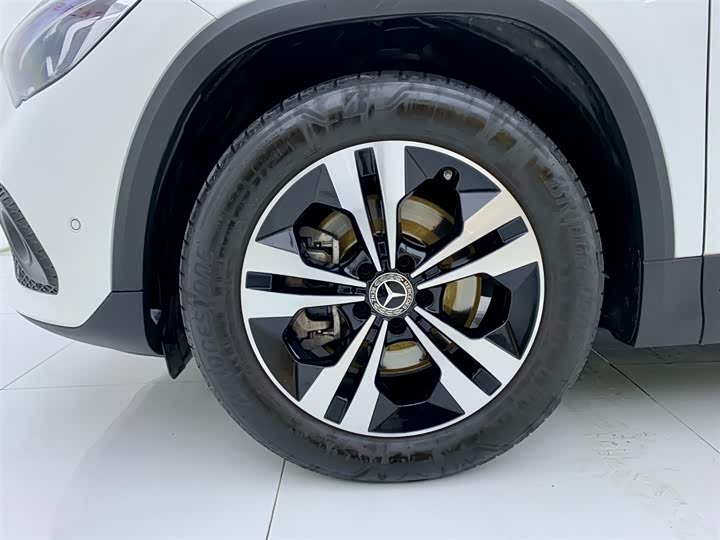 Фото 6 - Mercedes-Benz GLA-Class