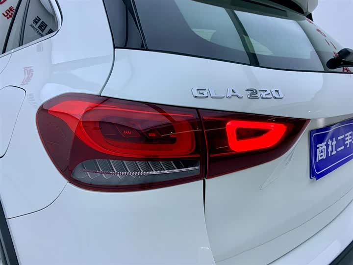 Фото 8 - Mercedes-Benz GLA-Class