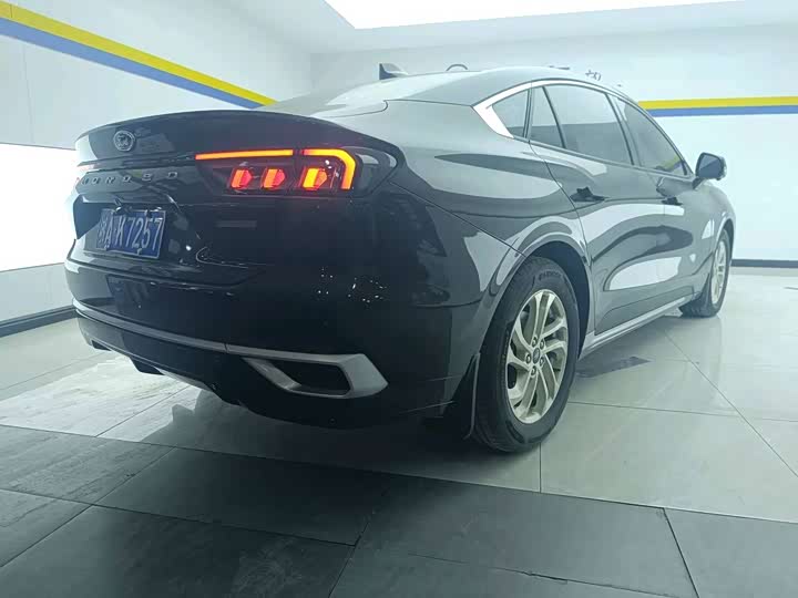 Фото 8 - Ford Mondeo