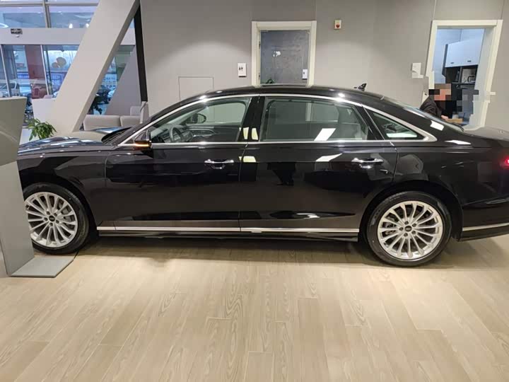 Фото 5 - Audi A8