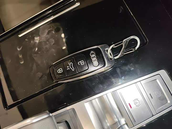 Фото 9 - Audi A8