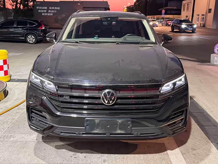 Фото 2 - Volkswagen Touareg