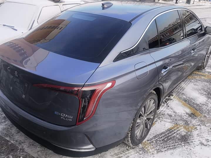 Фото 3 - Hongqi E-QM5