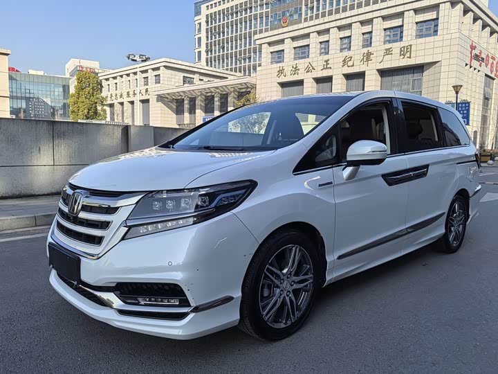 Фото 1 - Honda Elysion