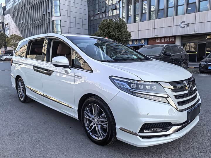 Фото 3 - Honda Elysion