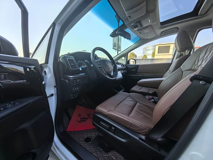 Фото 4 - Honda Elysion