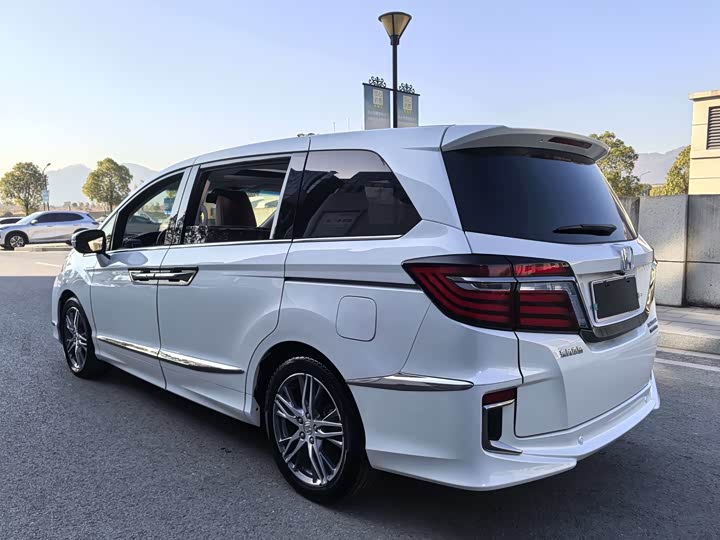 Фото 7 - Honda Elysion