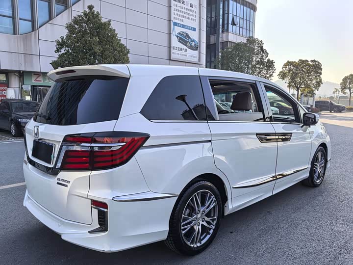 Фото 9 - Honda Elysion