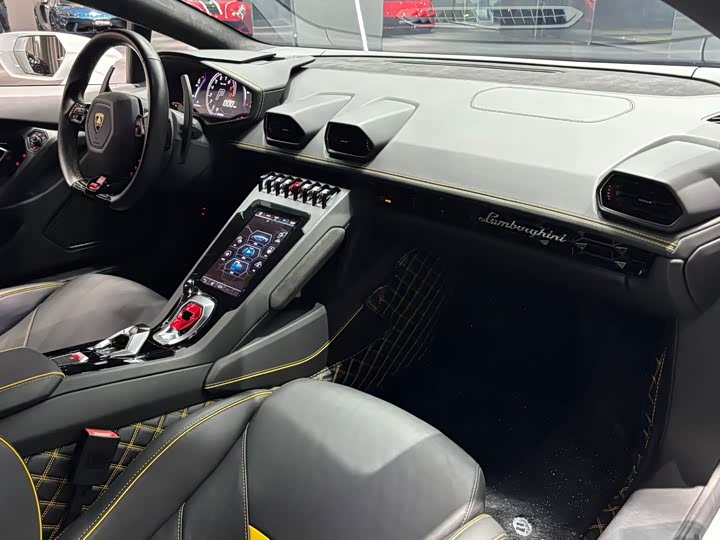 Фото 6 - Lamborghini Huracán