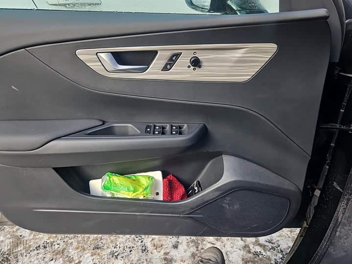 Фото 7 - Hongqi E-QM5