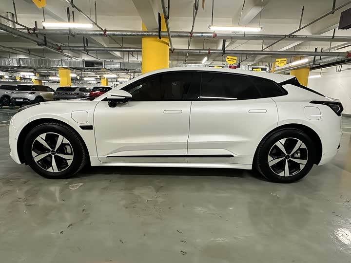 Фото 4 - Zeekr 001