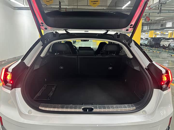 Фото 9 - Zeekr 001