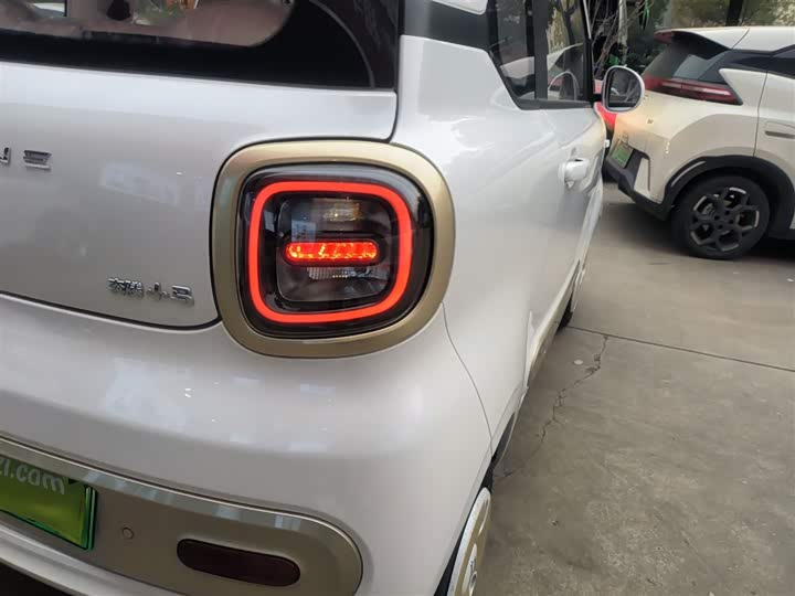 Фото 8 - Bestune Pony