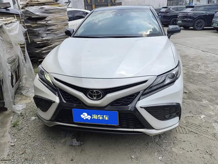 Фото 2 - Toyota Camry