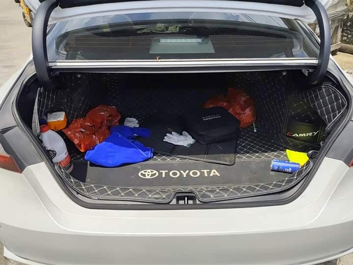 Фото 4 - Toyota Camry