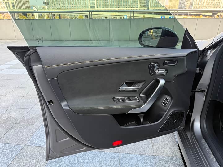 Фото 8 - Mercedes-Benz CLA-Class AMG