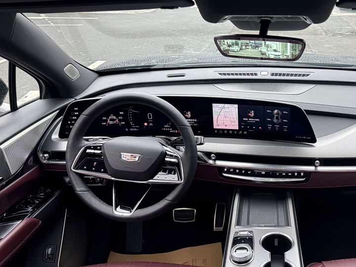 Фото 6 - Cadillac XT5