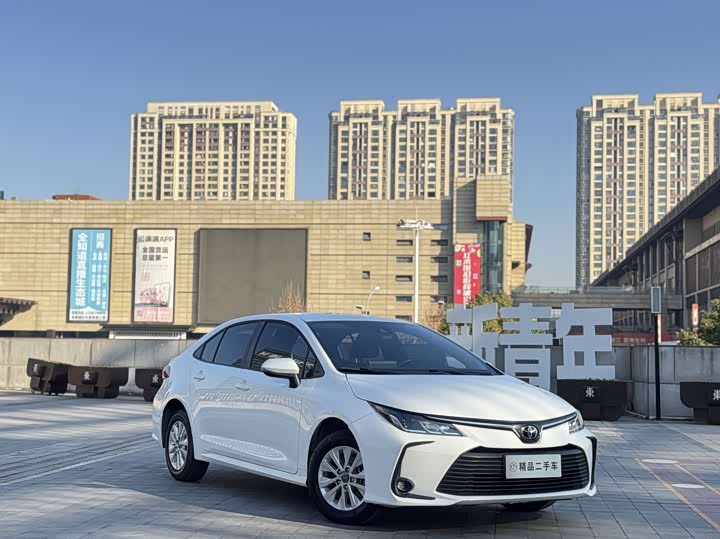 Фото 2 - Toyota Corolla