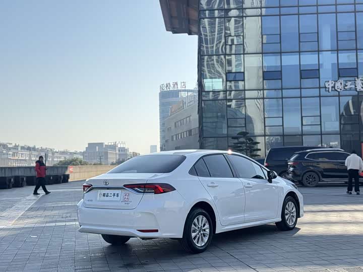 Фото 8 - Toyota Corolla