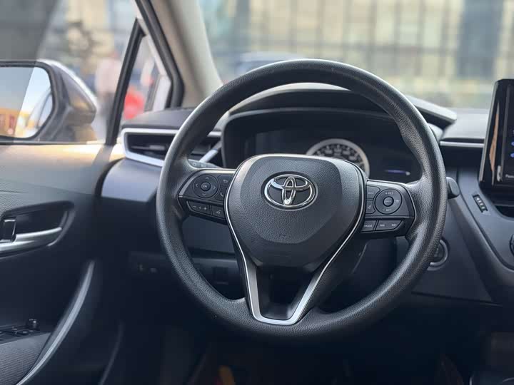 Фото 9 - Toyota Corolla