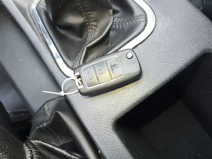 Фото 9 - Dongfeng Forthing Lingzhi M5