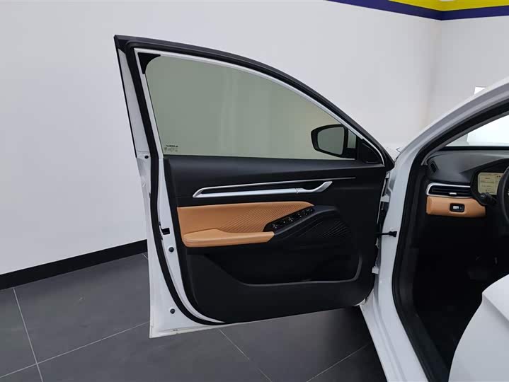 Фото 7 - Geely Emgrand