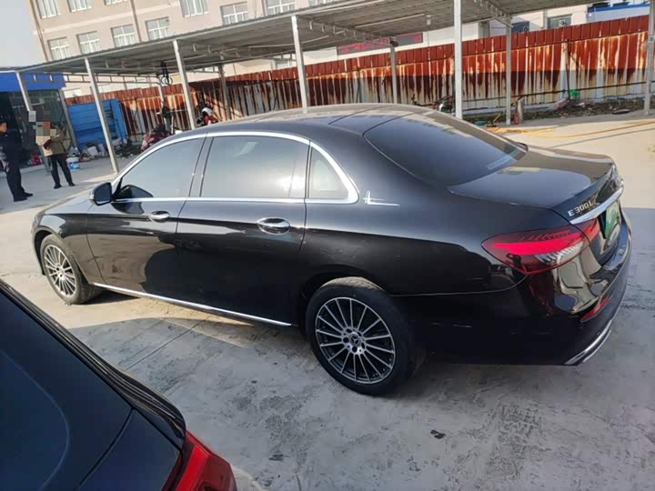 Фото 5 - Mercedes-Benz E-Class