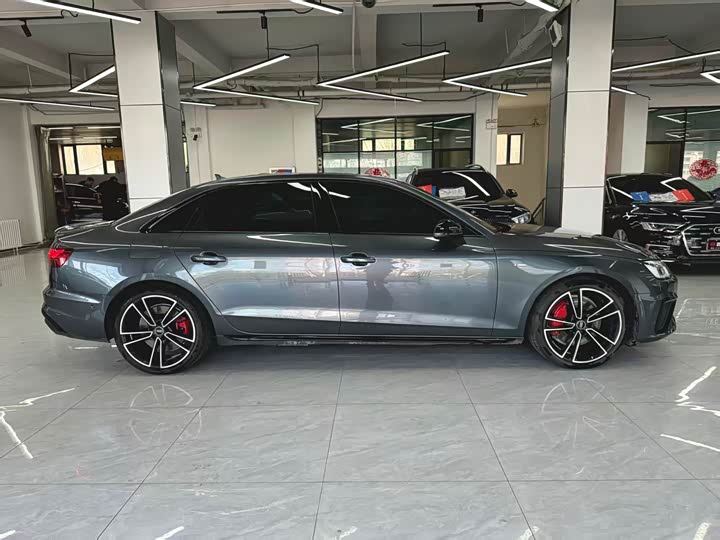 Фото 2 - Audi A4L