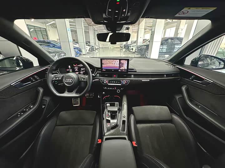 Фото 5 - Audi A4L