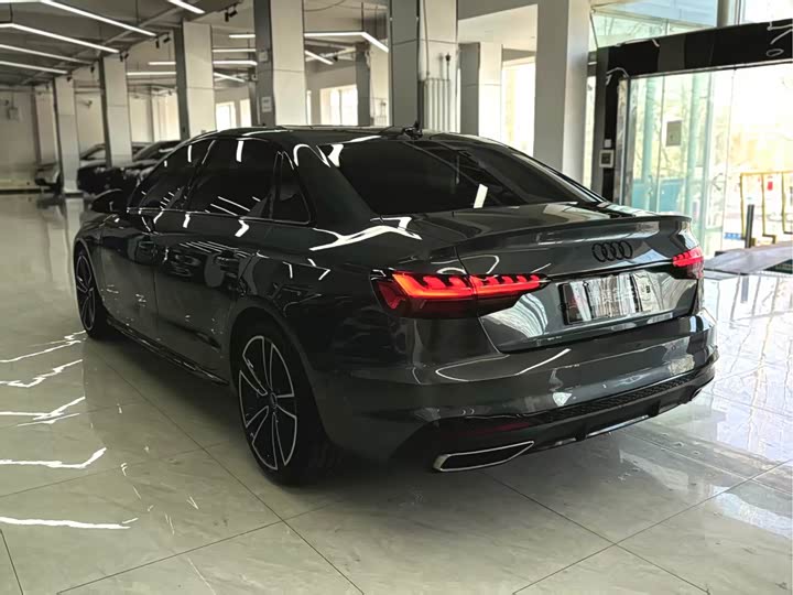 Фото 6 - Audi A4L