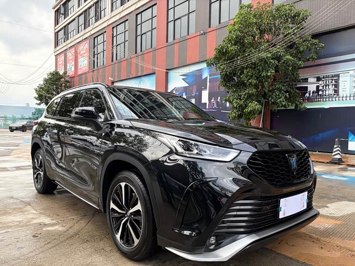 Фото 3 - Toyota Crown Kluger