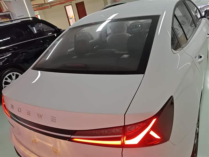 Фото 6 - Roewe i5