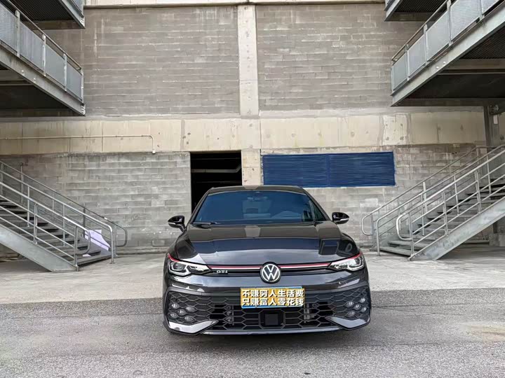 Фото 2 - Volkswagen Golf GTI