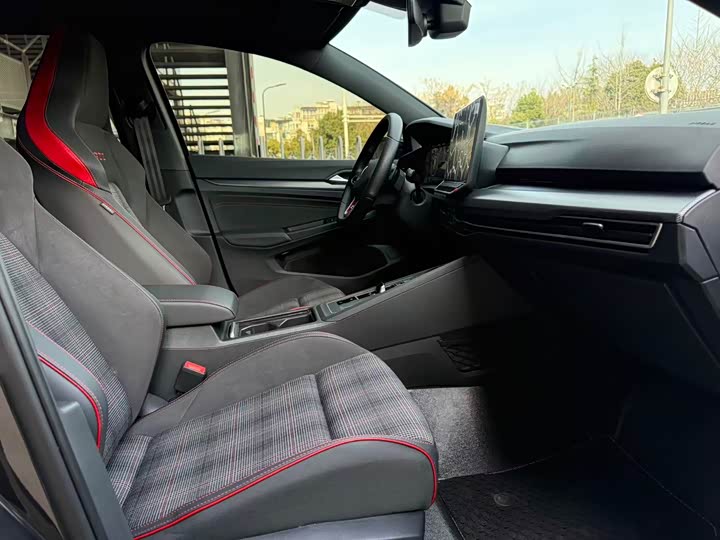 Фото 5 - Volkswagen Golf GTI