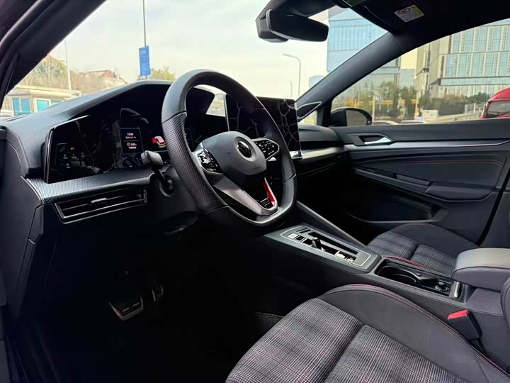 Фото 7 - Volkswagen Golf GTI