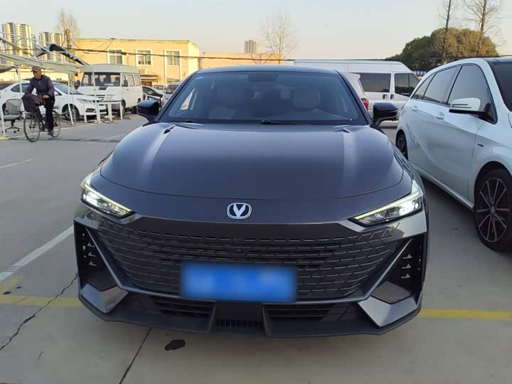 Фото 3 - Changan UNI-V