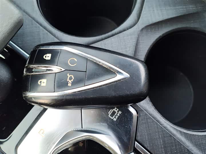 Фото 9 - Changan UNI-V