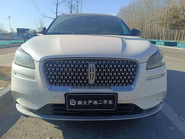 Фото 2 - Lincoln Corsair