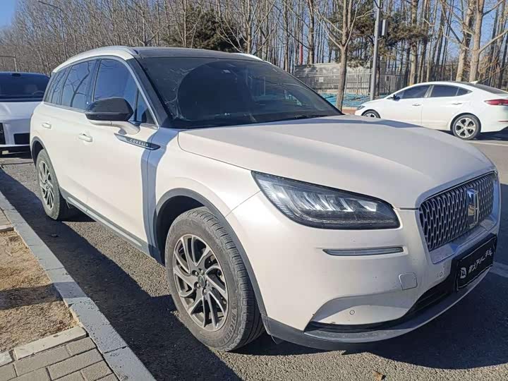 Фото 3 - Lincoln Corsair