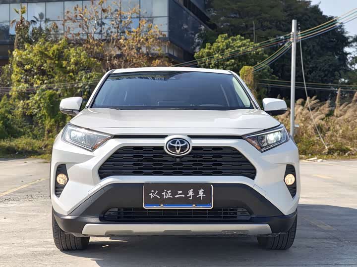 Фото 2 - Toyota RAV4