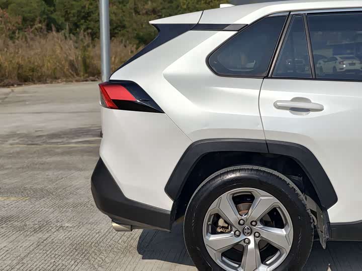 Фото 6 - Toyota RAV4