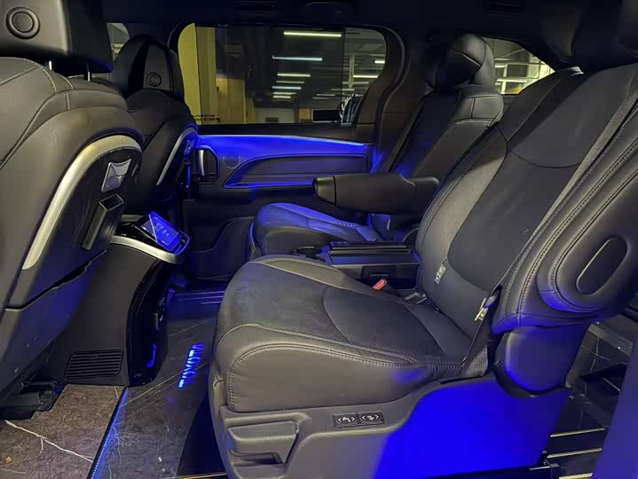 Фото 5 - Toyota Sienna