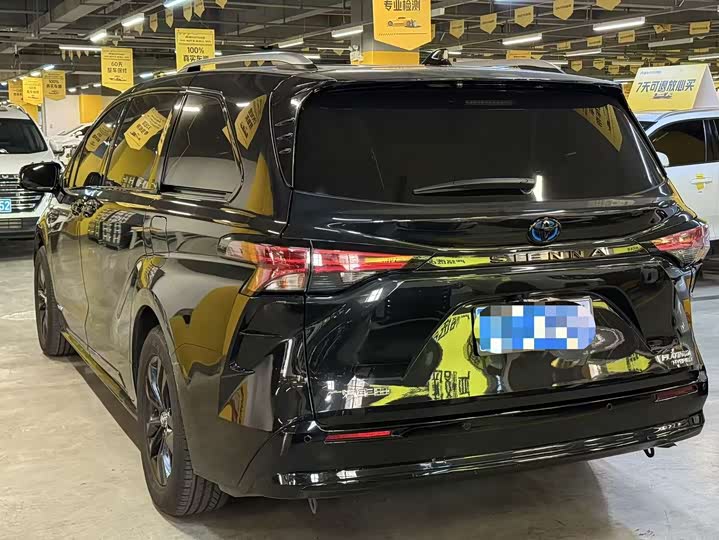 Фото 7 - Toyota Sienna