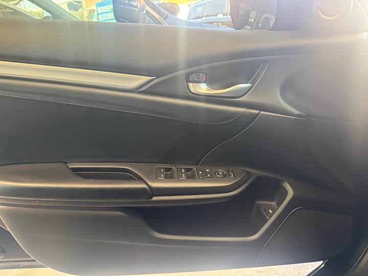 Фото 4 - Honda Civic