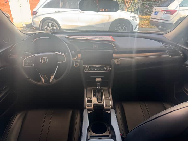 Фото 9 - Honda Civic