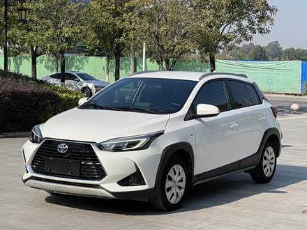 Фото 1 - Toyota Yaris L Hatchback